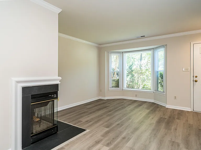330 Silverberry Ct — Photo 5