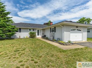 125 Guadeloupe Dr, Toms River, NJ 08757