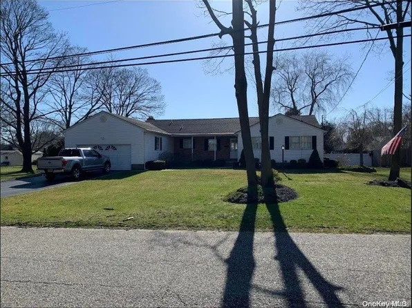 30 Boylan Lane, Blue Point, NY 11715