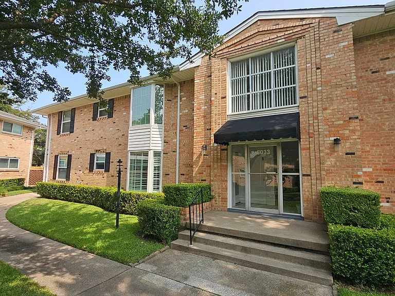 6033 Sandhurst Ln #D — Photo 1