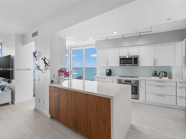335 Biscayne Blvd #2309 — Photo 9