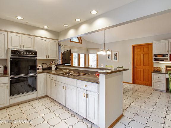 4th image of 840 Wedgewood Ct