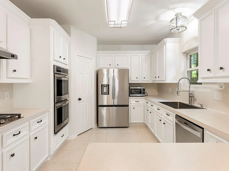618 W Rollingwood St — Photo 24