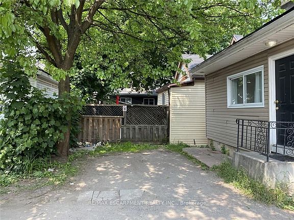 3rd image of 1164 Cannon St E