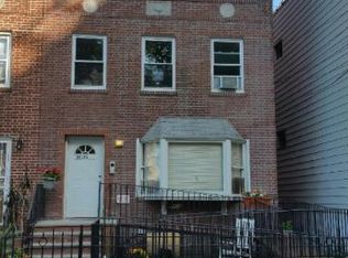 2235 21 St, astoria, NY 11105