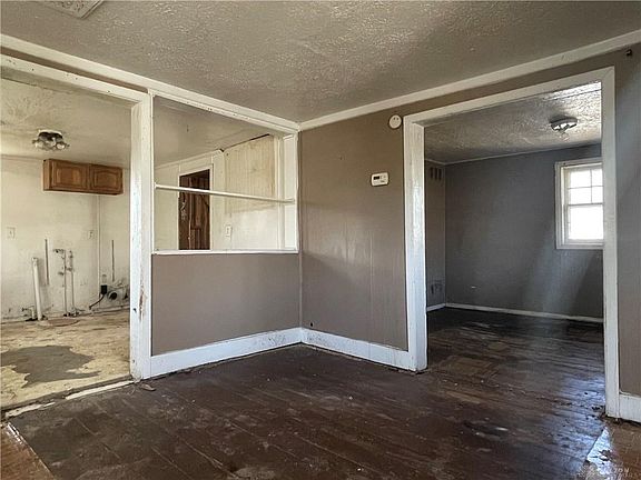 2nd image of 1843 Montgomery Ave