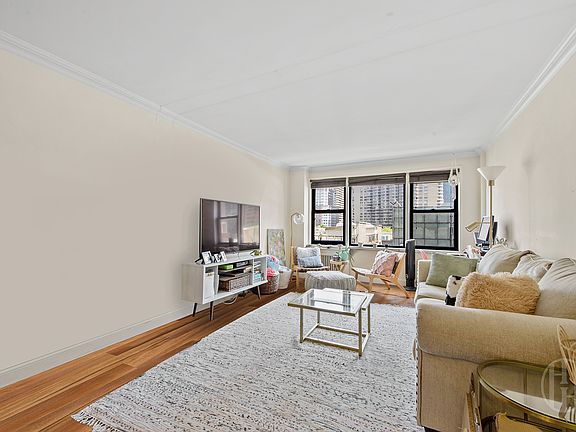 3rd image of 333 E 34th St APT 9A