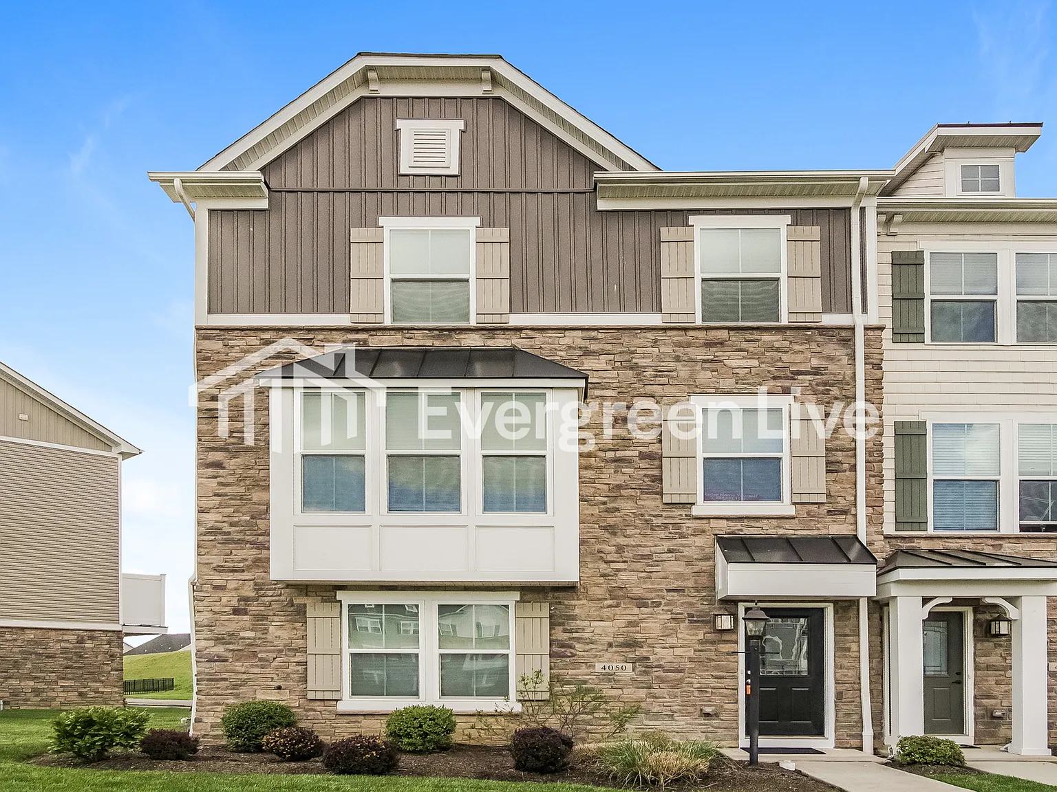 4 bed, 2.5 bath, 1940 sqft, $2,245 — Photo 1