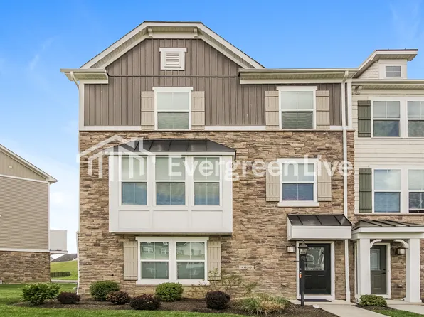 4050 Overview Dr, Canonsburg, PA 15317