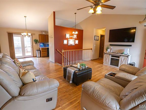 2nd image of 2206 Martina Dr