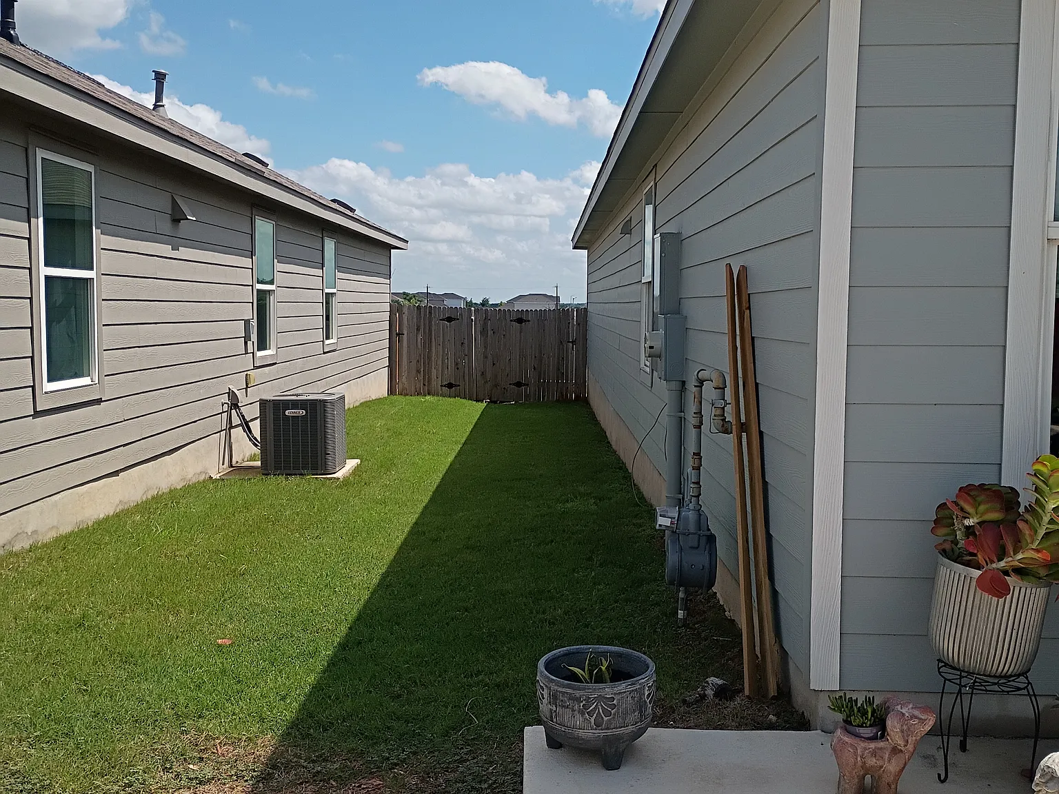 3 bed, 1244 sqft, $2,100 — Photo 2