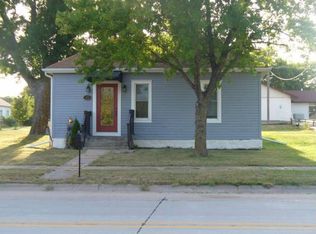 415 S 14th St, Wymore, NE 68466