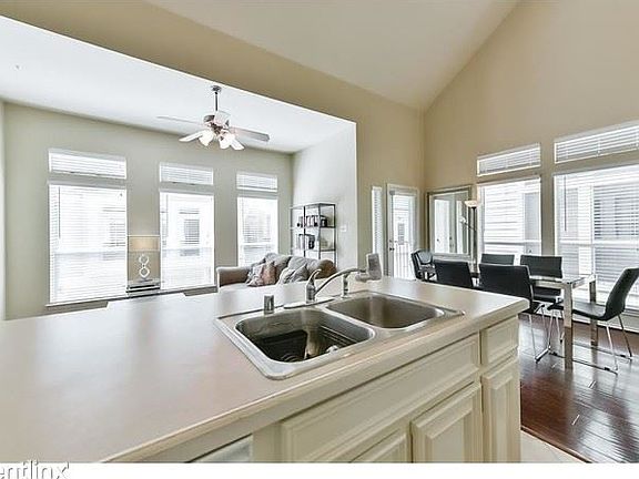 2420-charleston-st-unit-c-houston-tx-building-photo(11)