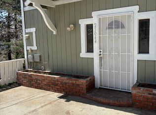 25064 Grand View Dr, Crestline, CA 92325