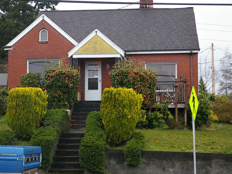 1st image of 602 Puget St NE