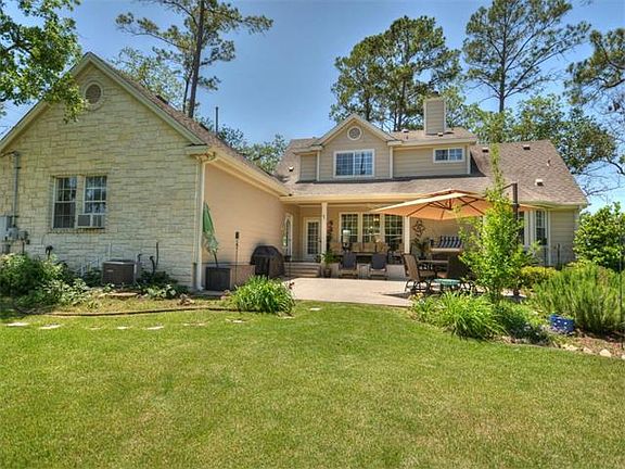 3rd image of 105 Colovista Dr