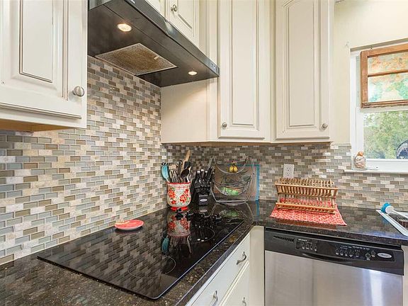 5th image of 1225 Ramblewood Dr