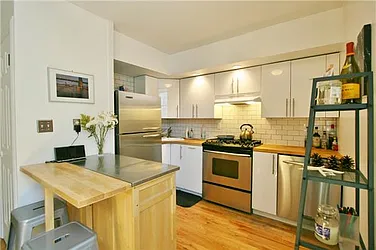 Rented by R New York
