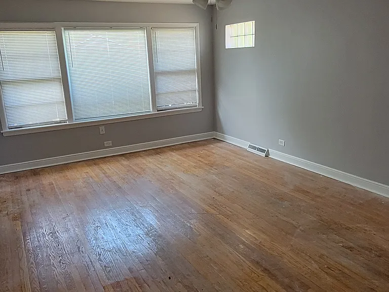 9035 S Euclid Ave #HOUSE — Photo 9