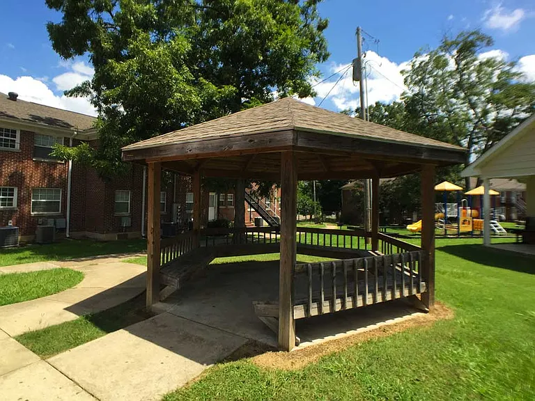 Magnolia Park — Photo 8