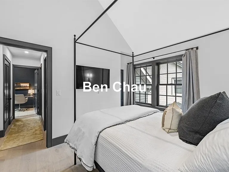 208 Windsor St #SINGLE HOUSE — Photo 10