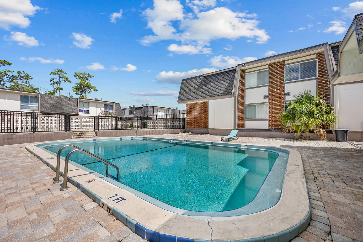 2 bed, 1.0 bath, $3,722 — Photo 3