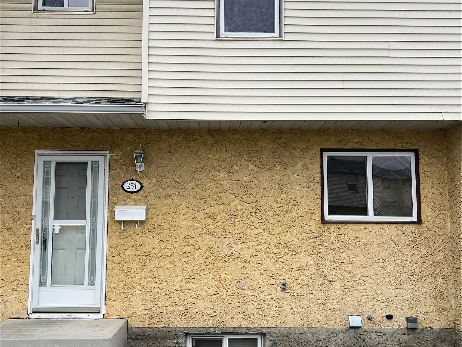 Beautiful 3 bedroom townhouse quiet pet welcome! — Photo 1