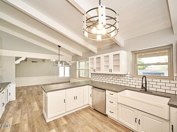 3rd image of 1704 N HARRIS Drive