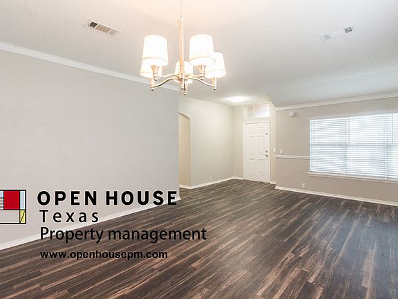 3rd image of 1104 Blackenhurst Ln
