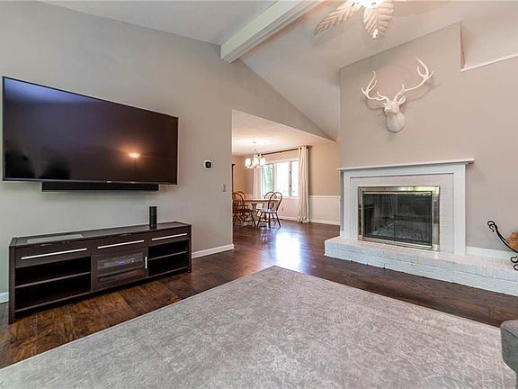 3rd image of 32551 Sweetbriar Ct
