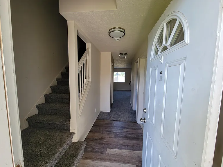 1635 E Wabash Ave — Photo 2