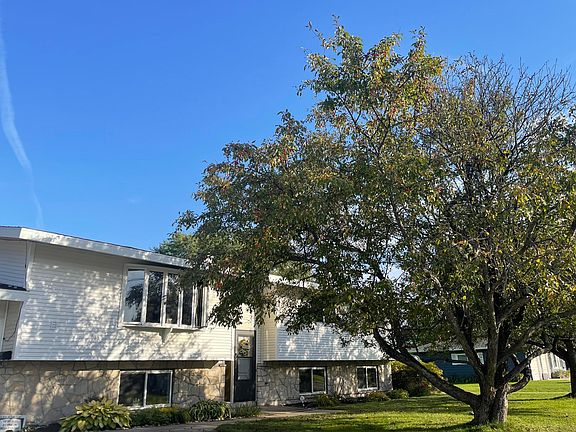3rd image of 1511 Young St