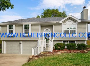 1610 Roberta Dr, Raymore, MO 64083