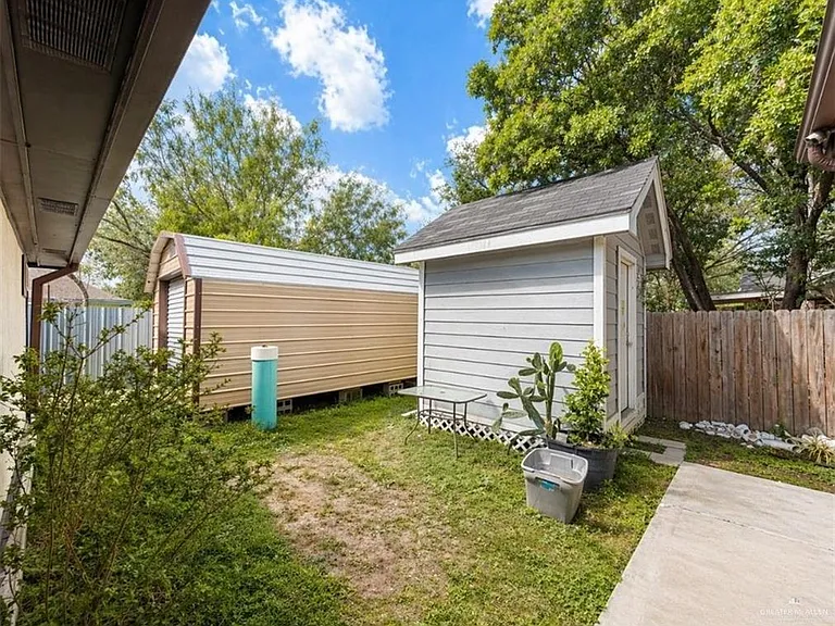1206 E Maurer St — Photo 17