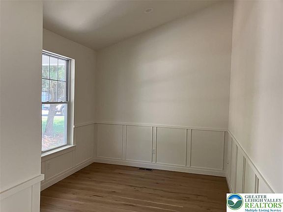 5th image of 9002 Yorkshire Cir