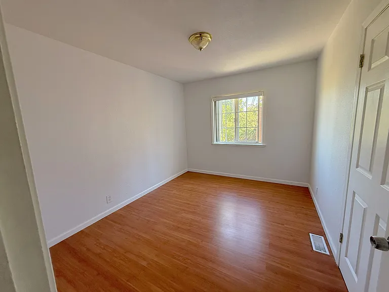 2641 Acorn St — Photo 4