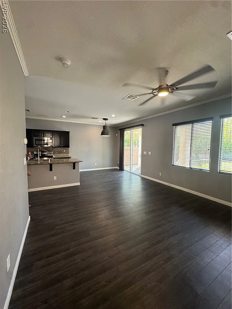 4 bed, 2.5 bath, 1863 sqft, $2,200 — Photo 2