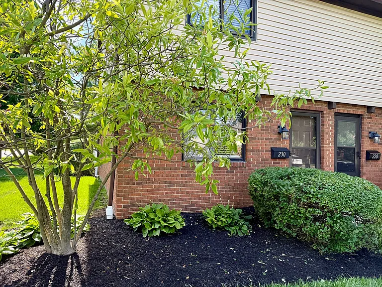 230 Nottingham Ct — Photo 2