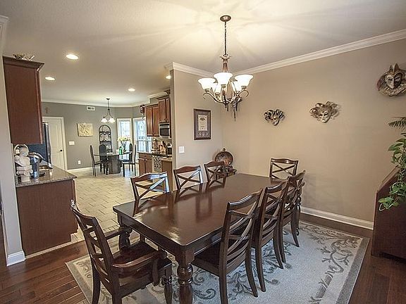 5th image of 816 Carousel Ct