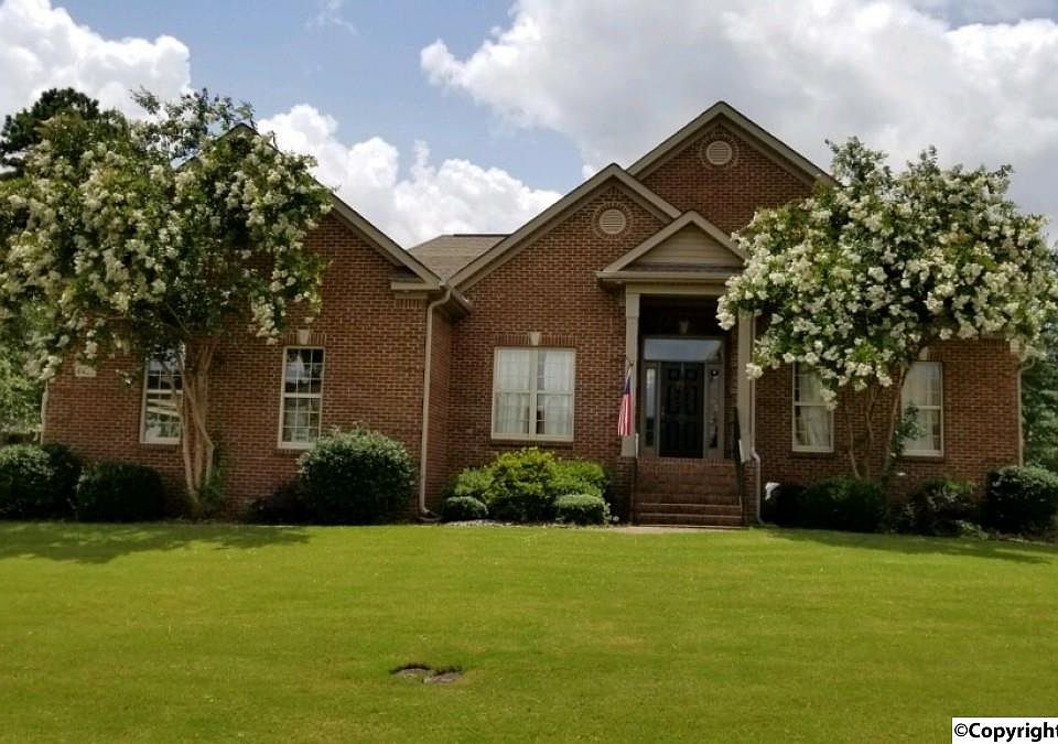 1st image of 4422 Hidden Lake Dr SE