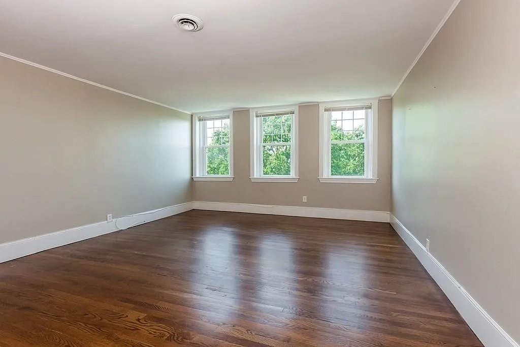 3 bed, 1307 sqft, $3,600 — Photo 3