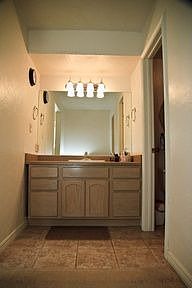 2nd image of 605 E 38th St