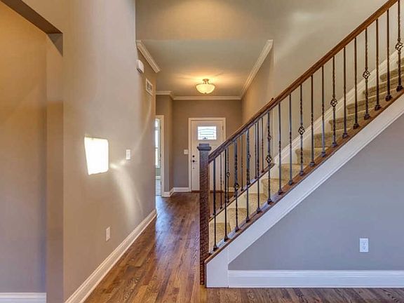 4th image of 101 White Pine Ct