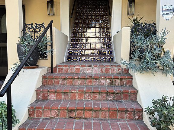 2nd image of 1242 N Spaulding Ave #7664