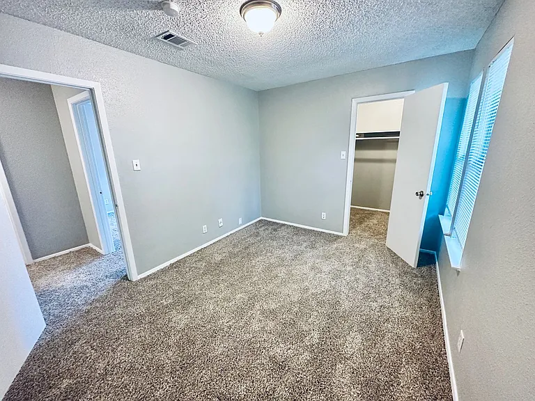 1318 Southport Dr — Photo 6