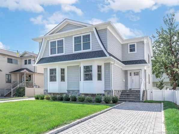 59 Edgewood Rd, Pt Washington, NY