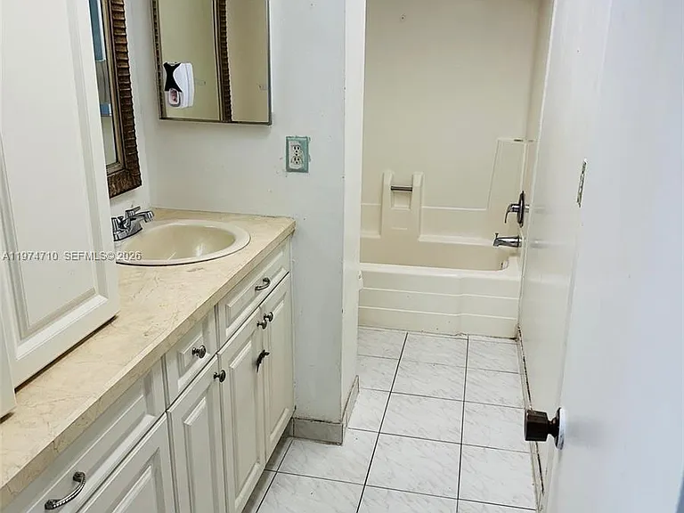 2800 NW 56th Ave #F203 — Photo 7
