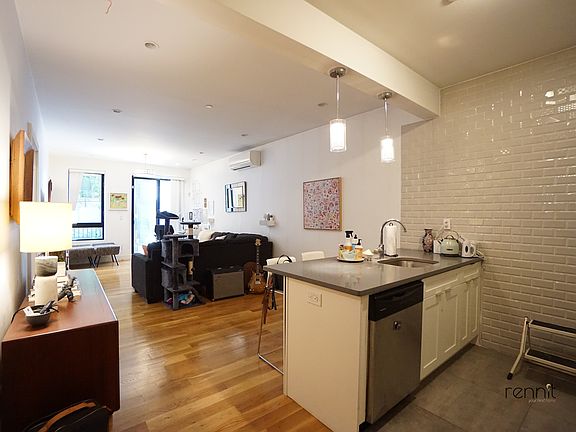 4th image of 149 Clarkson Ave