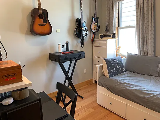 Rented by The Hamilton Group | media 32