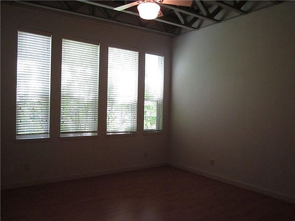 4th image of 1615 W Oleander St APT 210